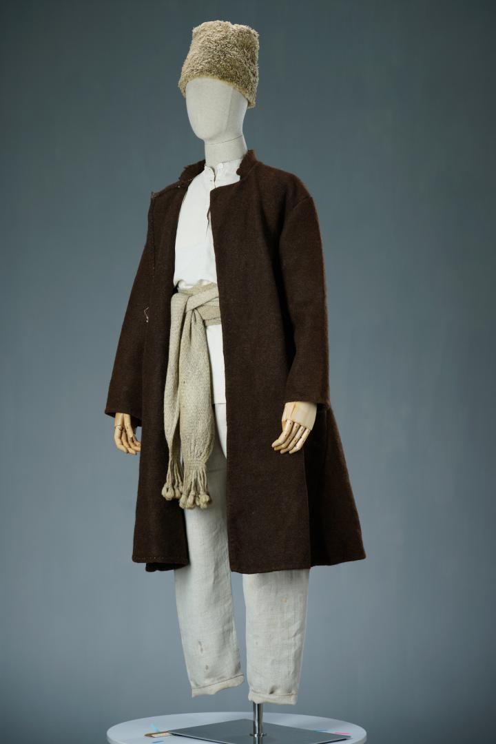 Men's casual attire