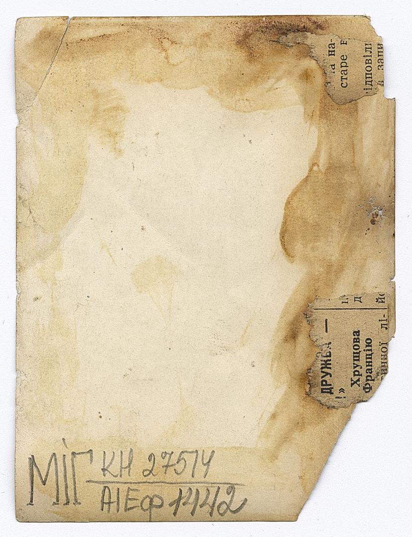 Дівчина у традиційному вбранні та жінка