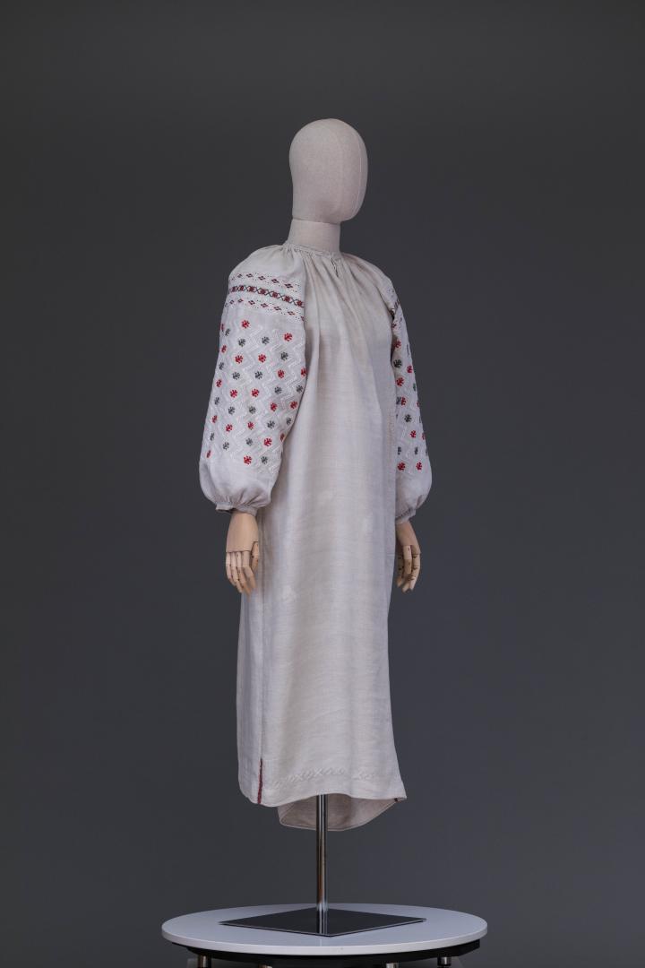 Women's embroidered shirt