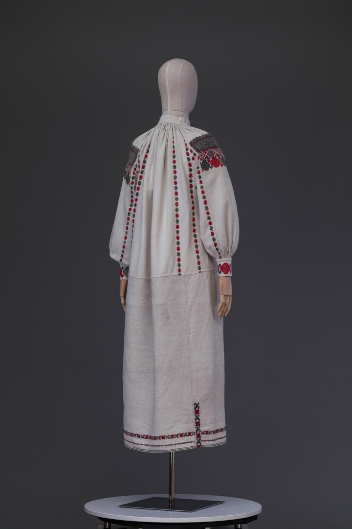 Women's embroidered shirt