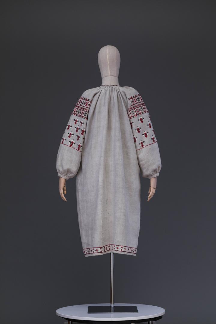 Women's embroidered shirt