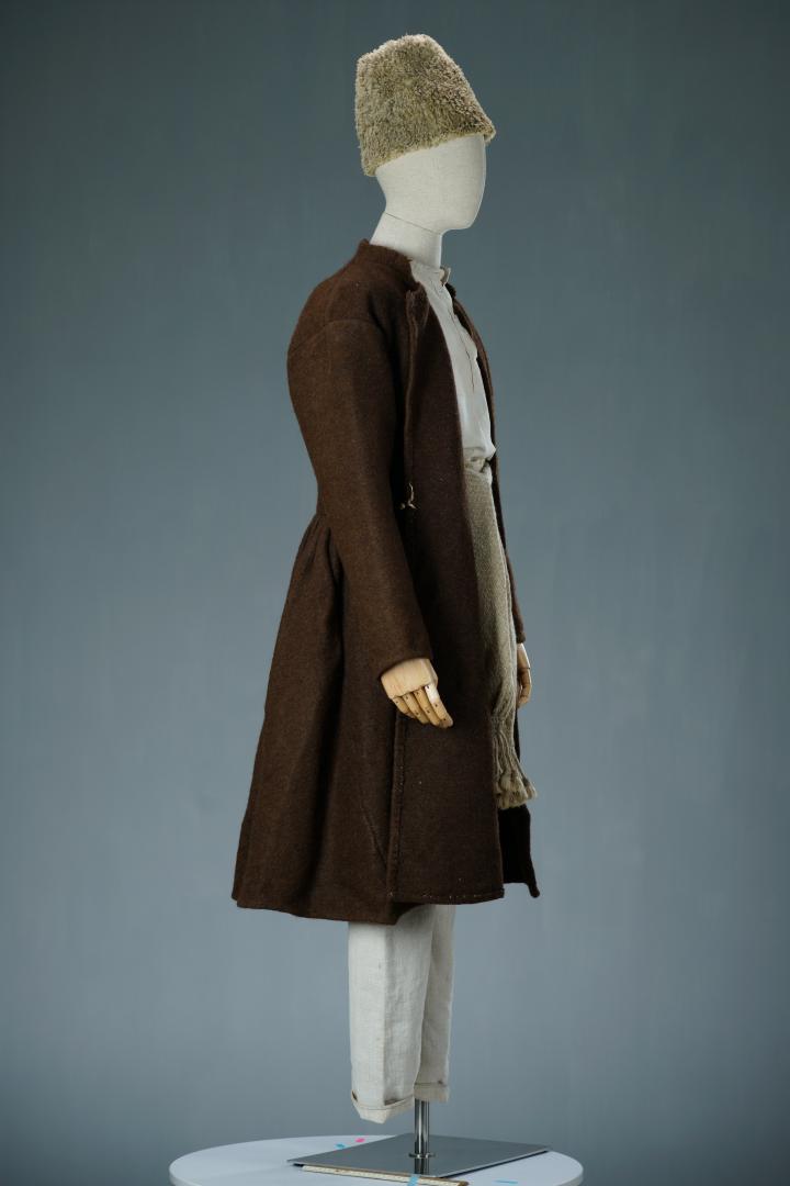 Men's casual attire