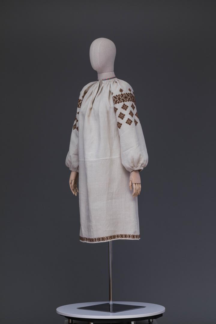 Women's embroidered shirt