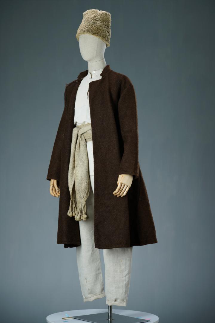 Men's casual attire