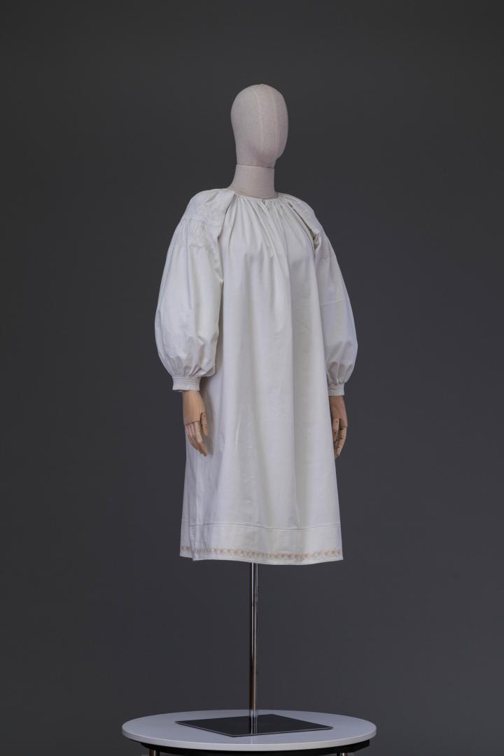 Women's embroidered shirt