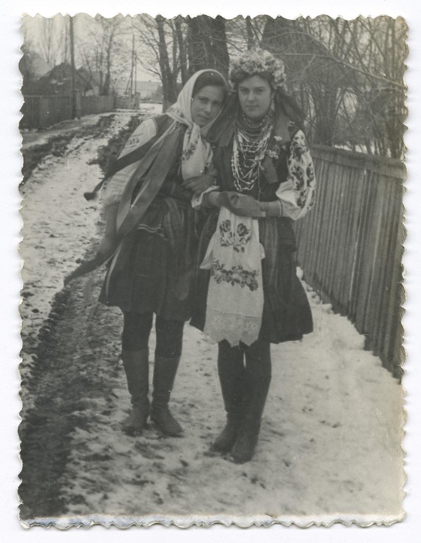 Начерена з дружкою