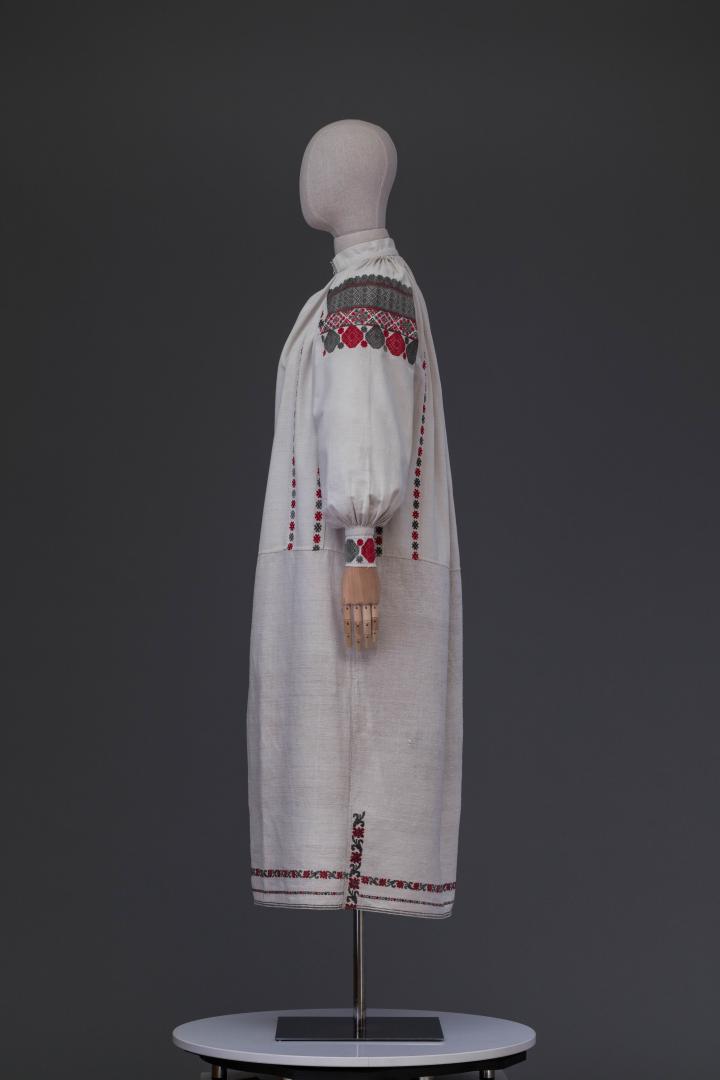 Women's embroidered shirt