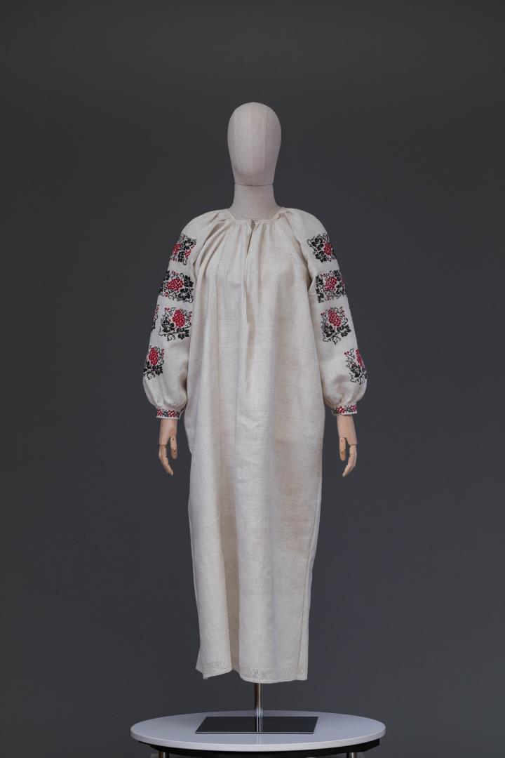 Women's embroidered shirt