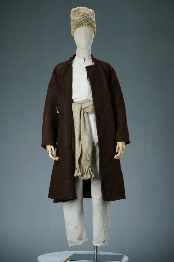 Men's casual attire