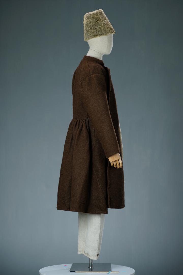 Men's casual attire