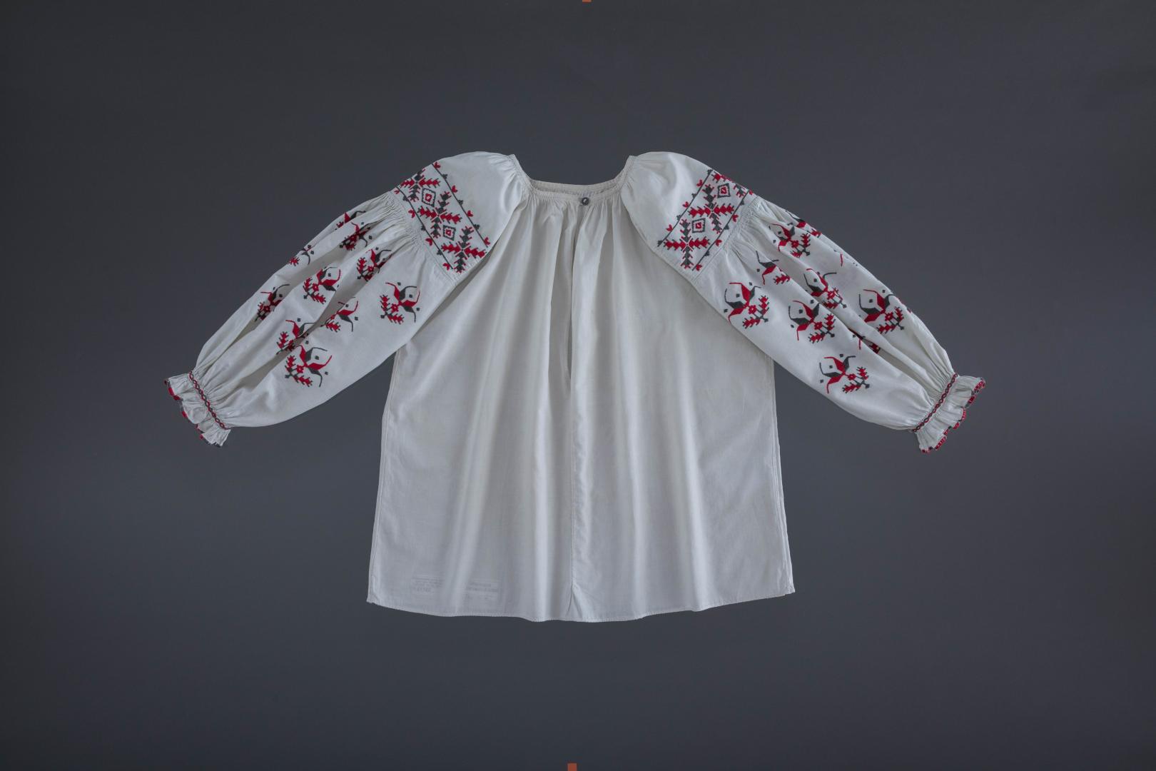 Women's embroidered shirt