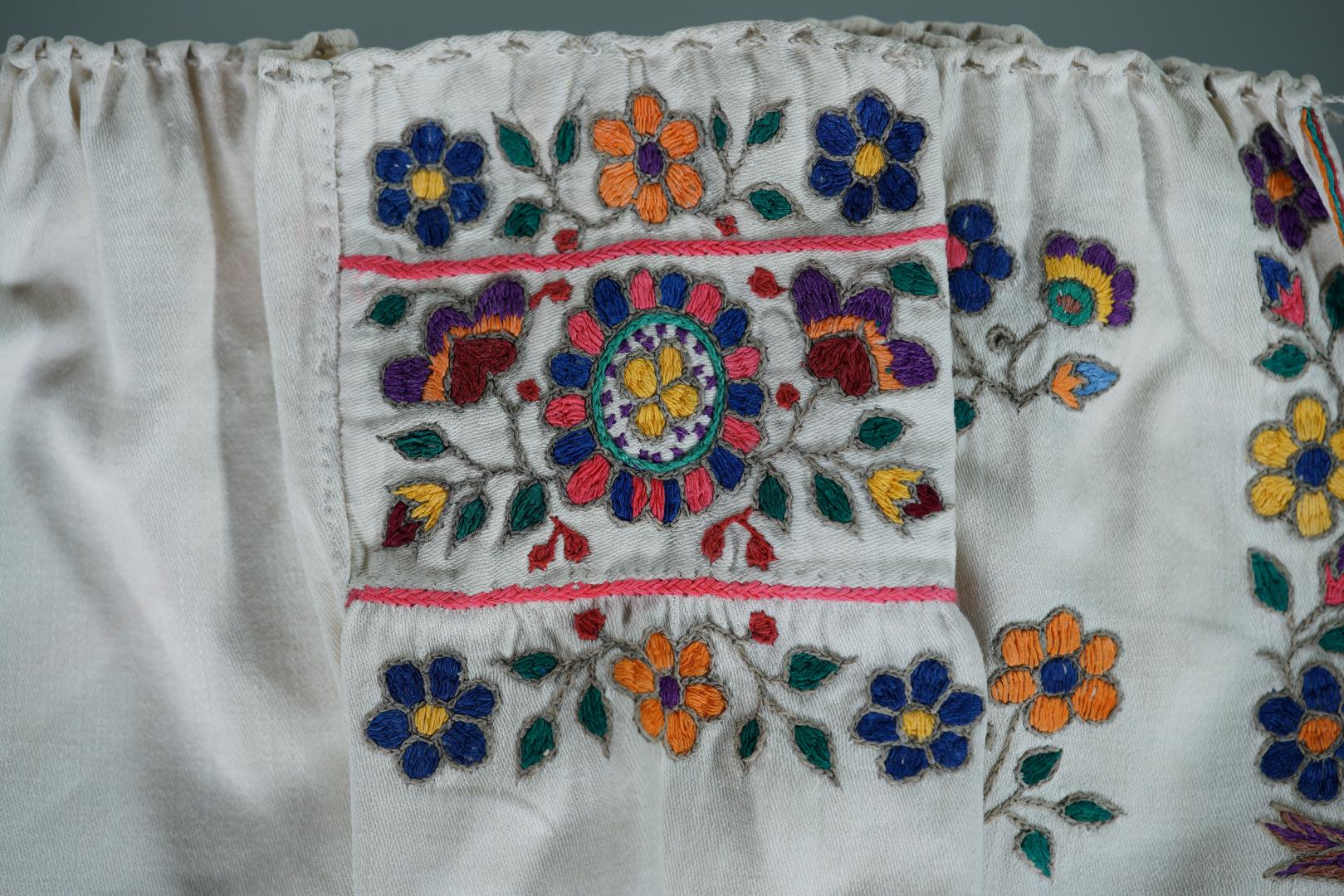 Children's embroidered shirt