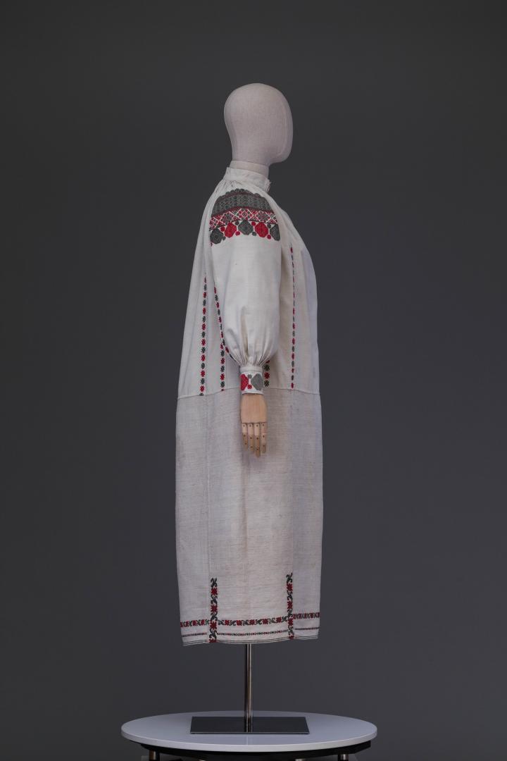 Women's embroidered shirt