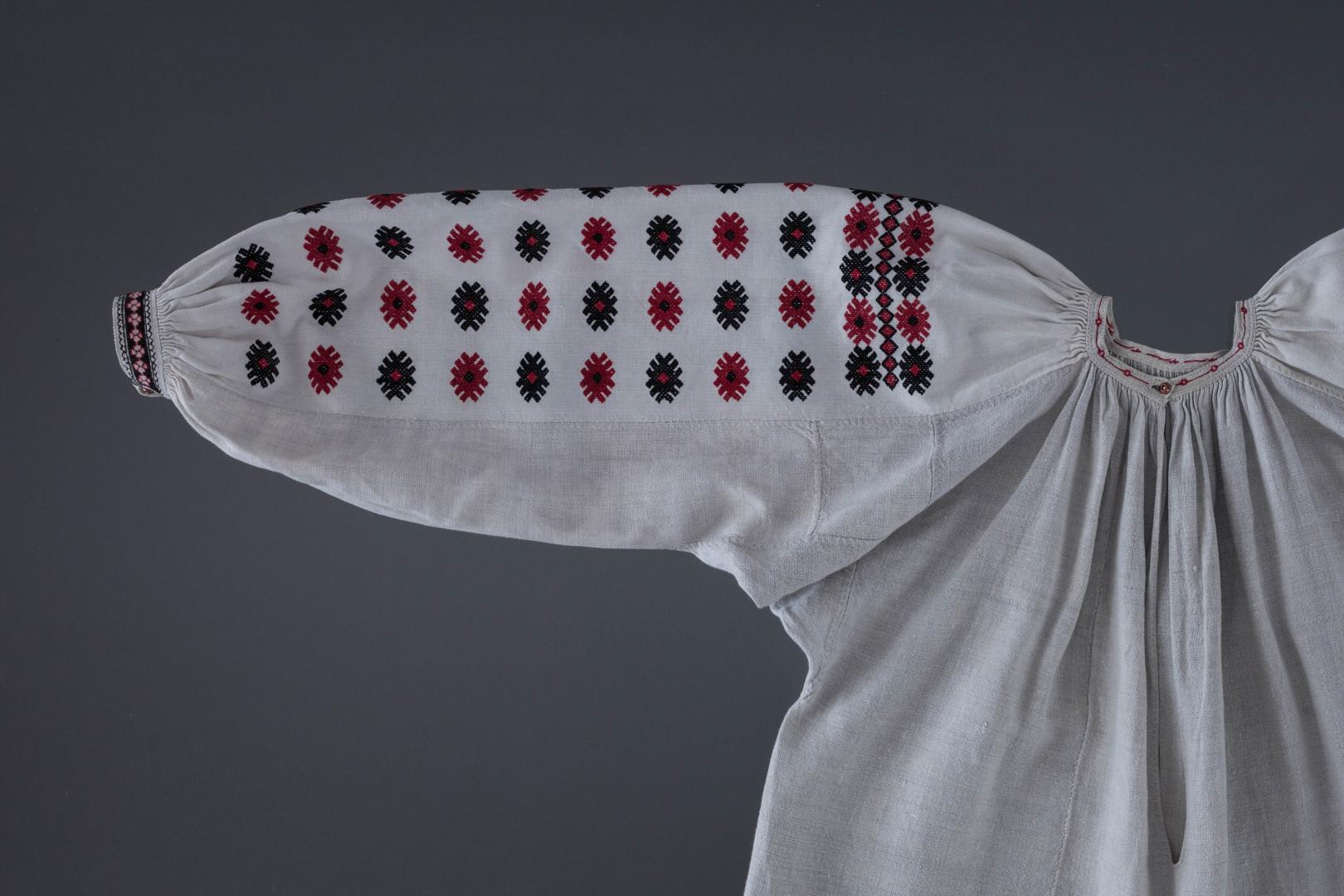 Women's embroidered shirt