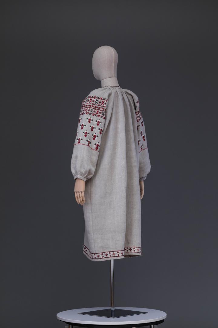 Women's embroidered shirt