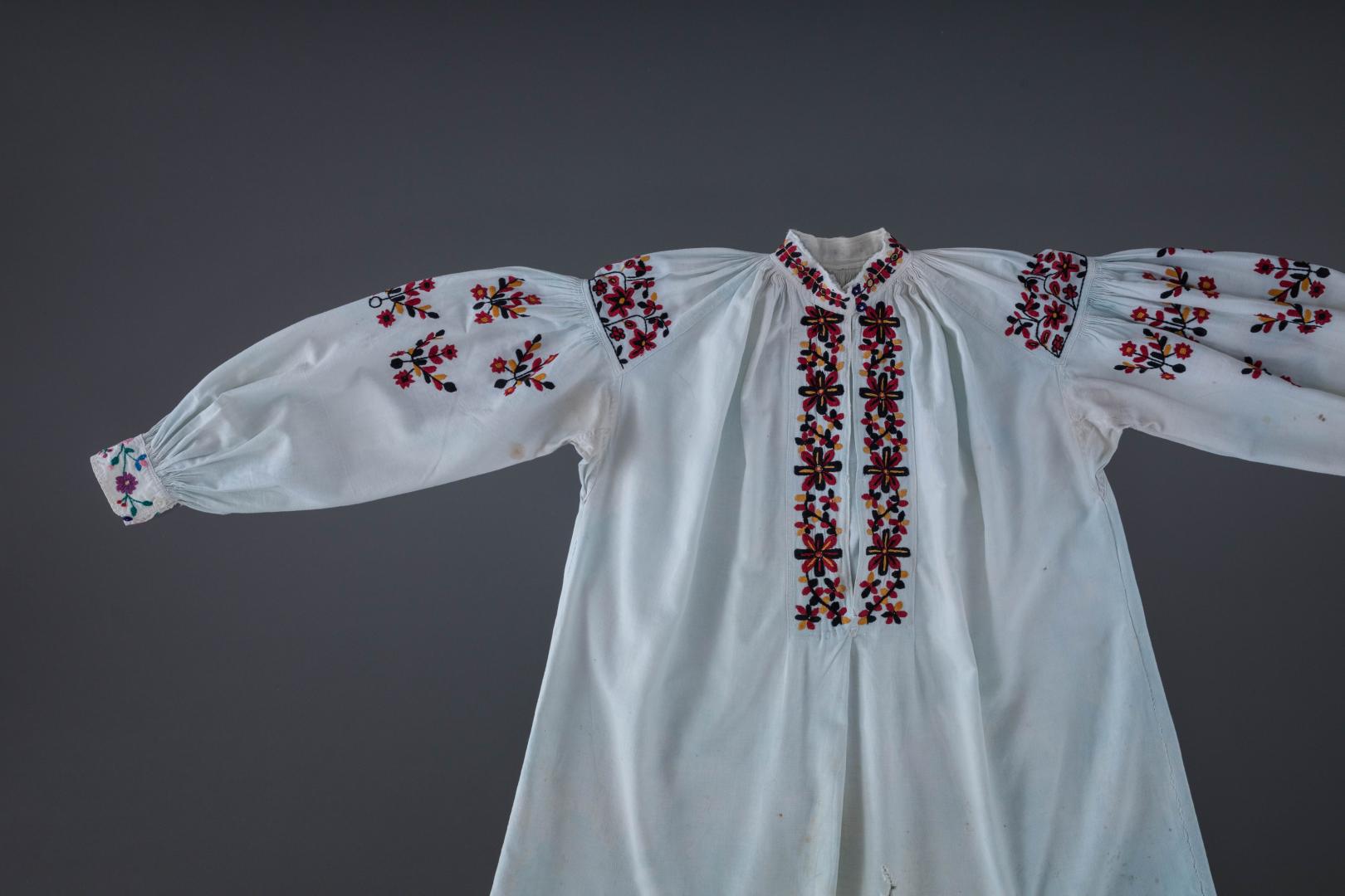 Women's embroidered shirt