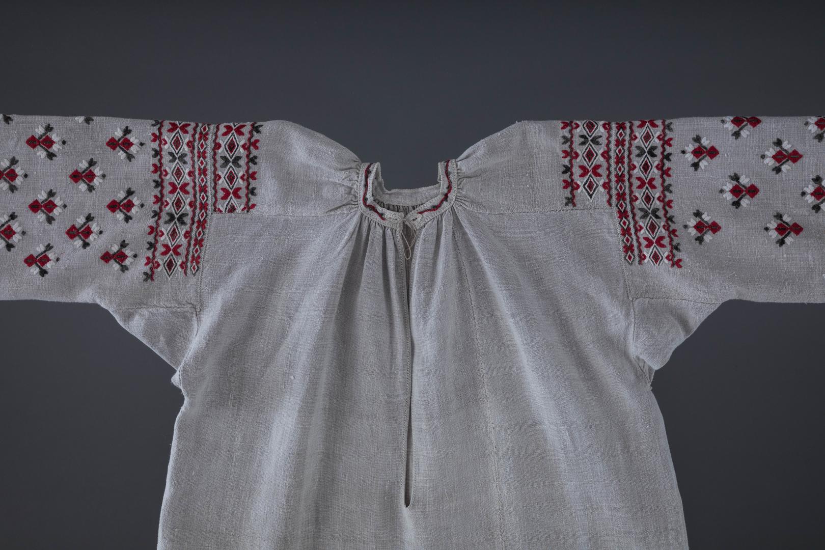 Women's embroidered shirt