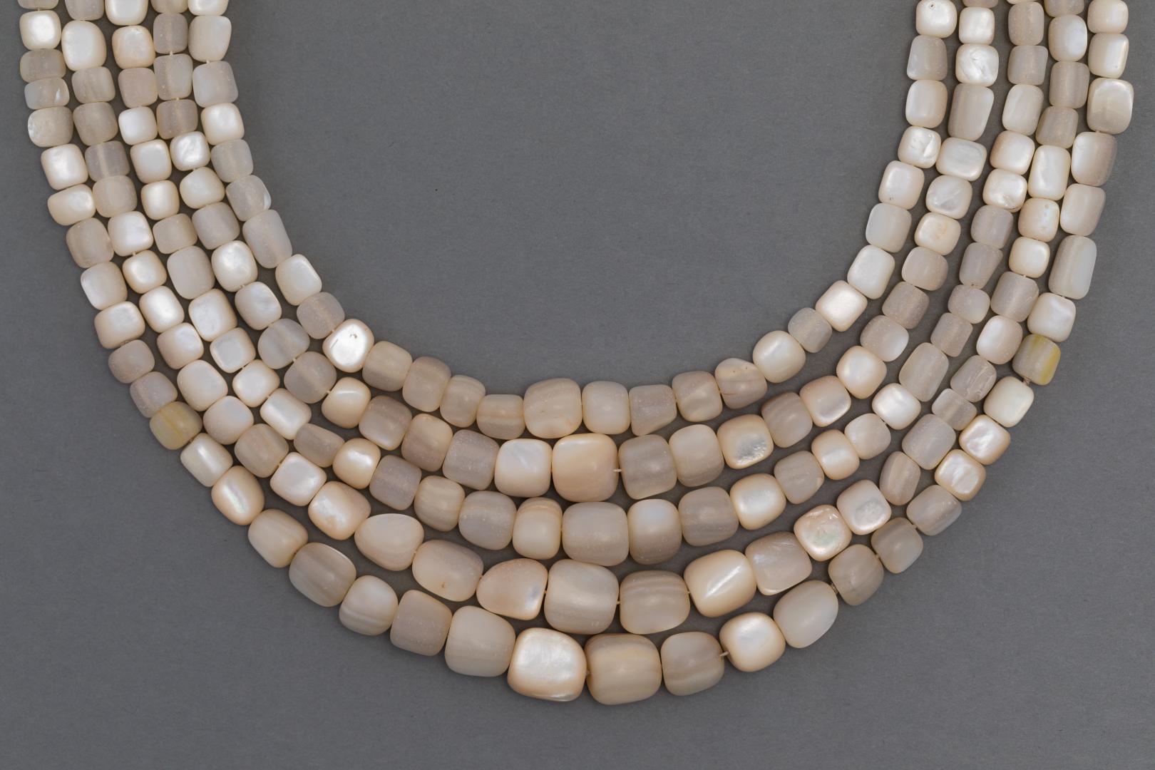 Balamuty (nacre necklace)