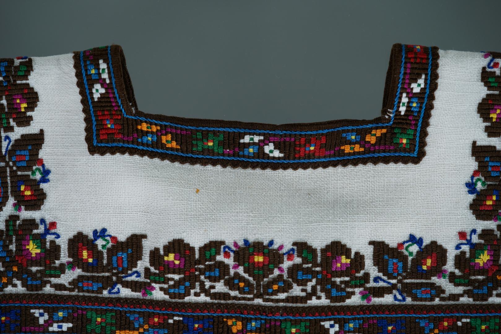 Women's embroidered shirt