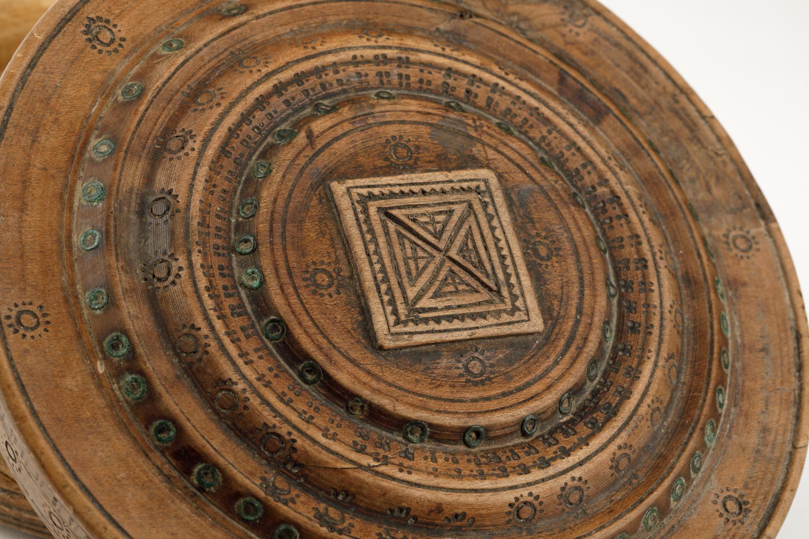 Round wooden box with inlay