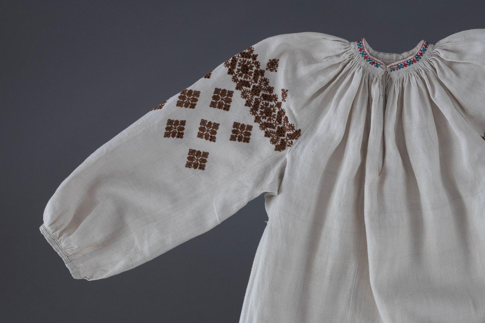 Women's embroidered shirt