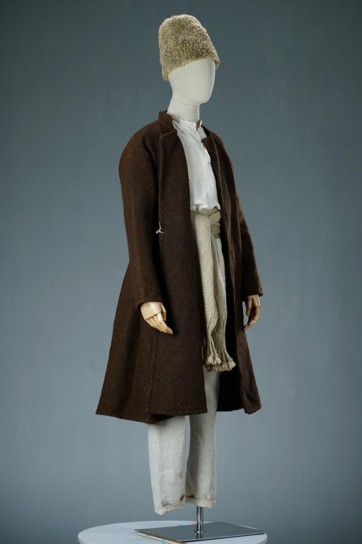 Men's casual attire
