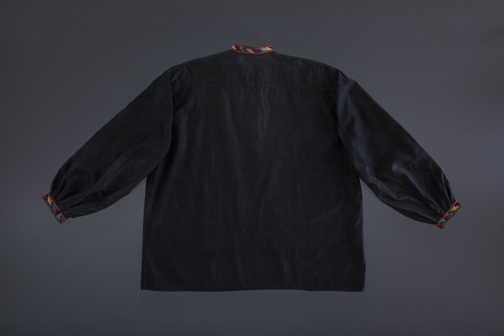 Men's embroidered shirt
