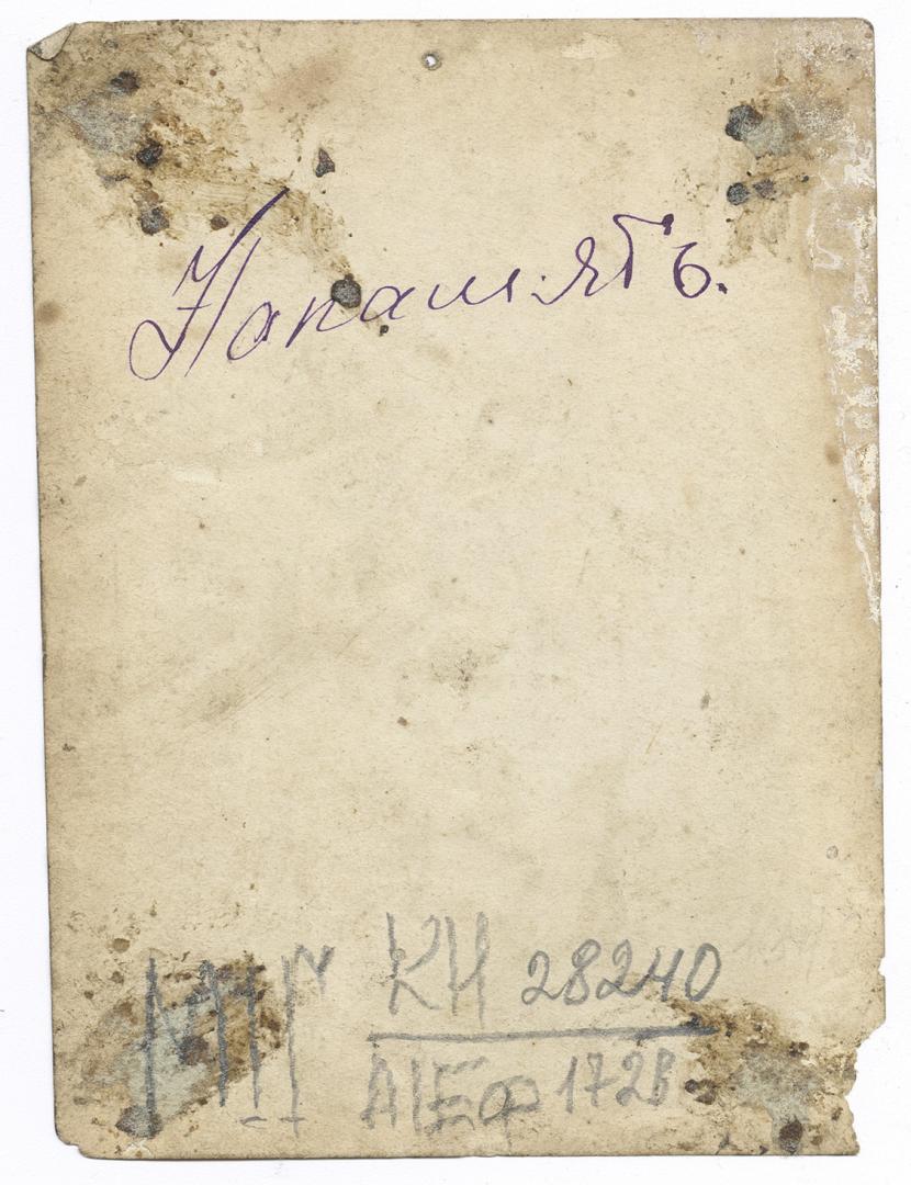 Жінки у народному вбранні 