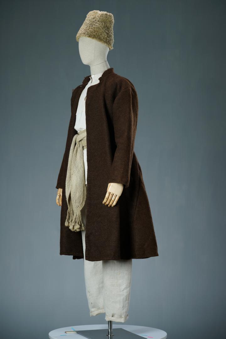 Men's casual attire