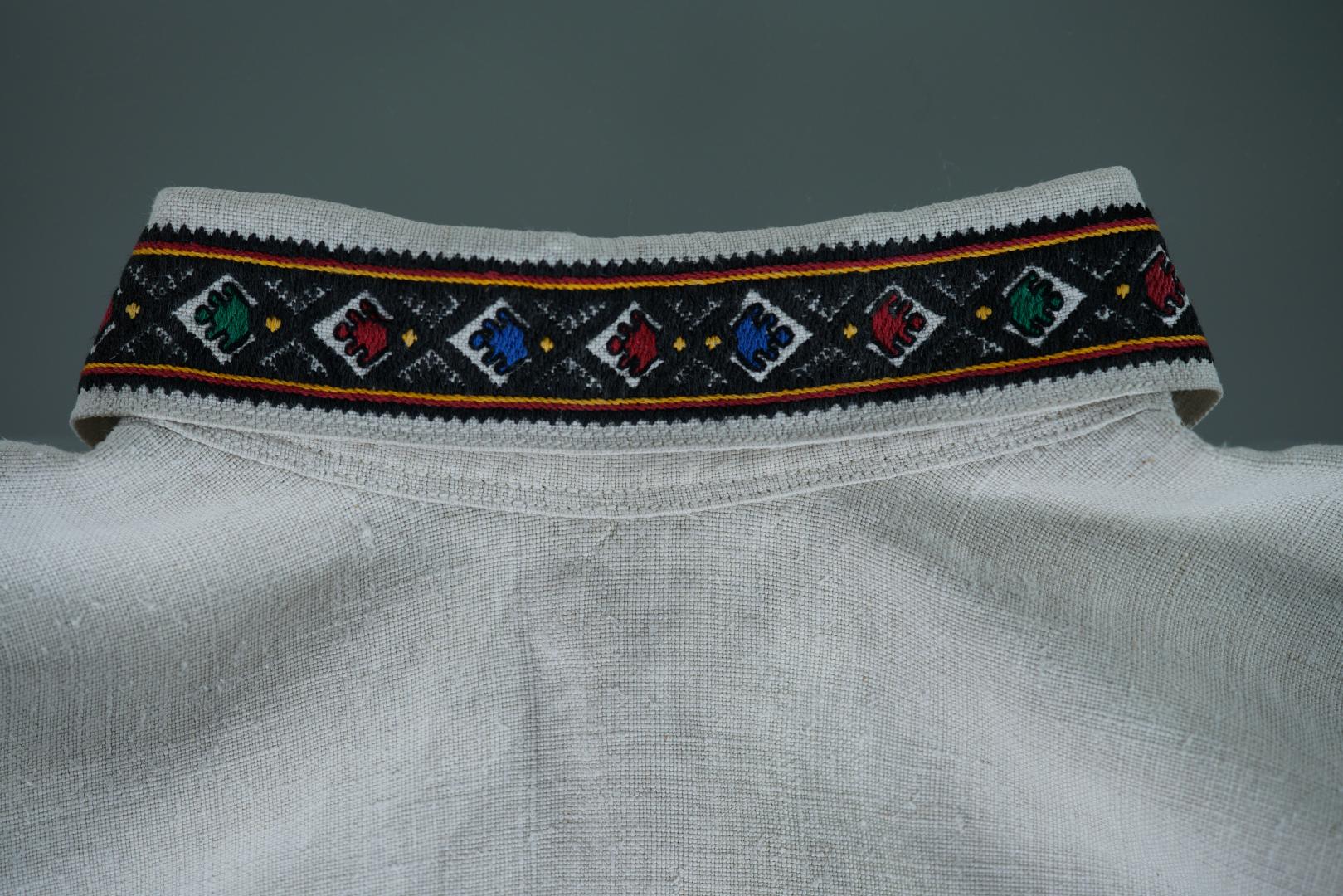 Men's embroidered shirt