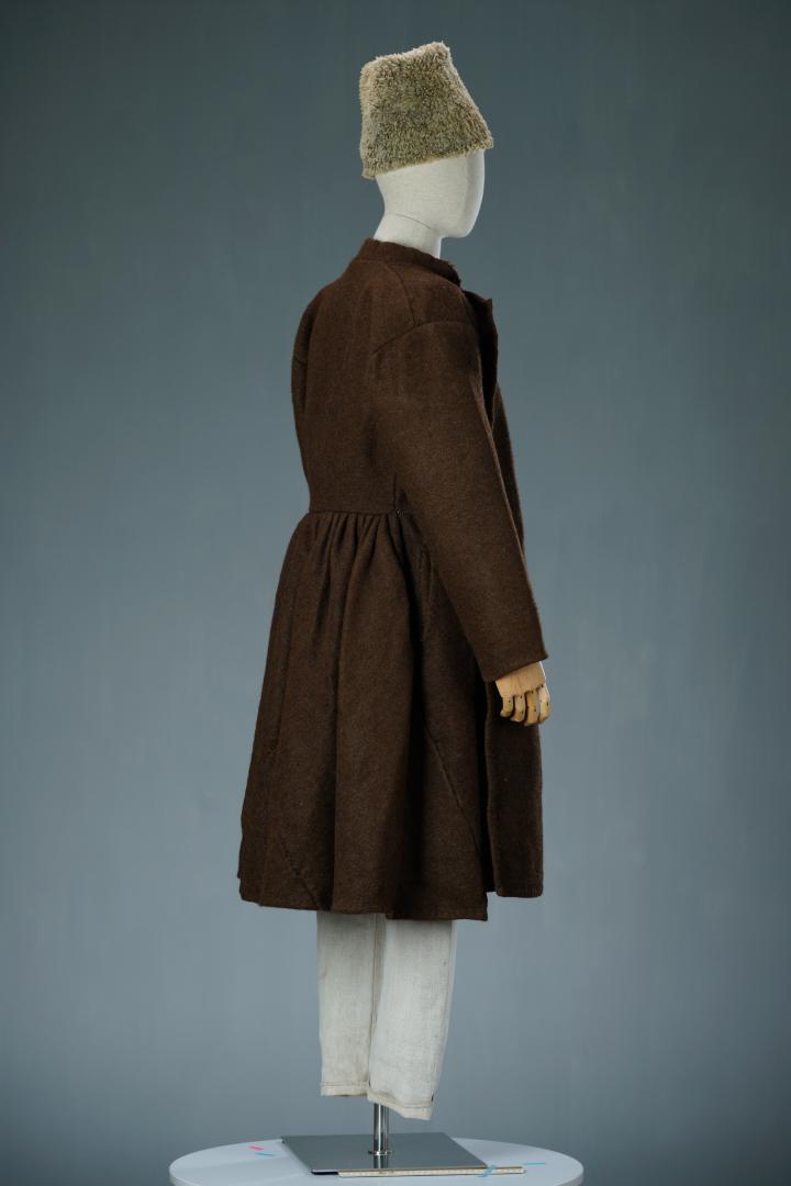 Men's casual attire