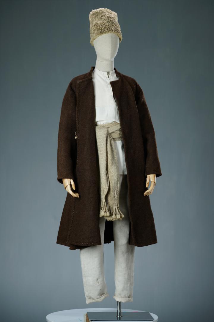 Men's casual attire