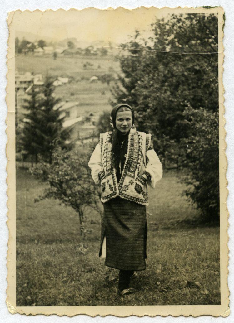 Photo. A young Hutsul girl from Vorokhta wearing folk attire
