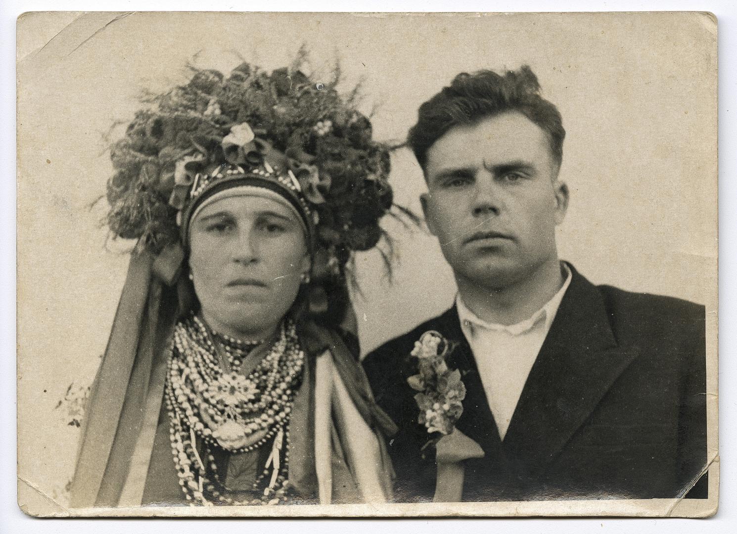 Bust portrait of a wedding couple