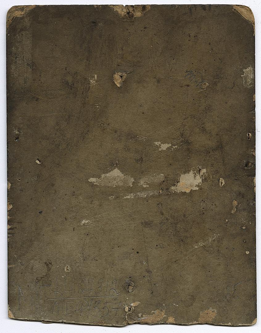 Хлопець у вишитій сорочці під верхнім одягом та дві дівчини у народному вбранні