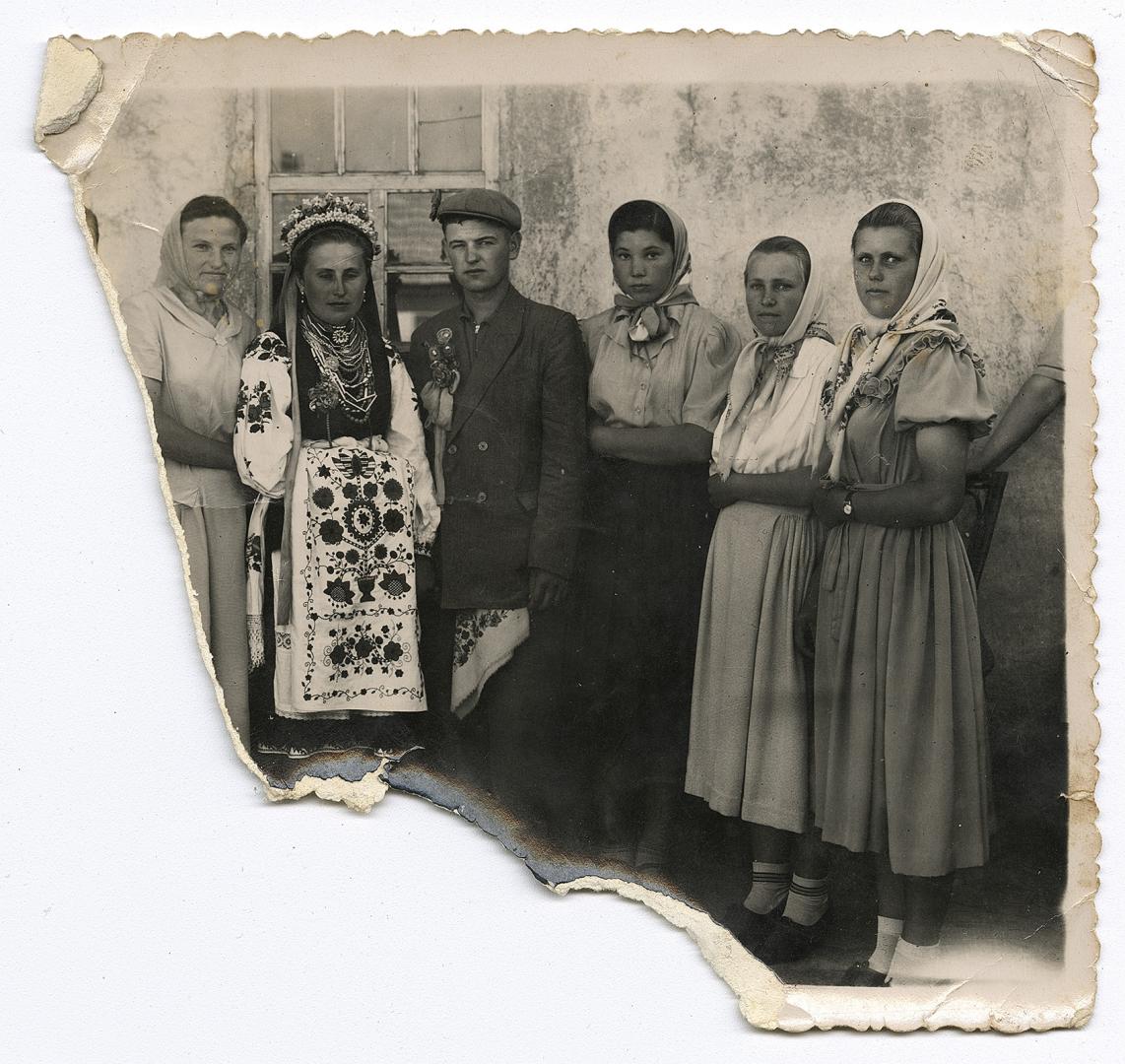 Весільний гурт з  молодим та молодою