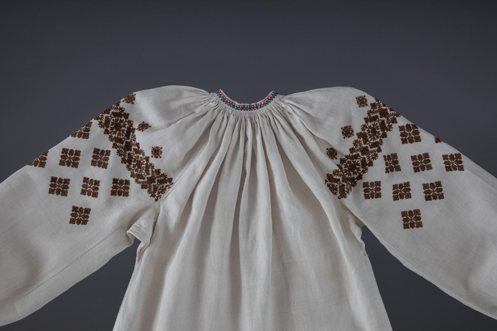 Women's embroidered shirt