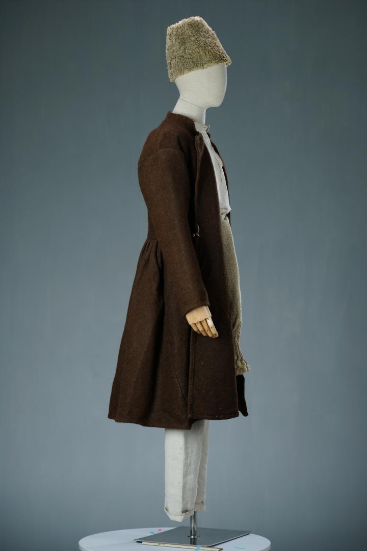 Men's casual attire
