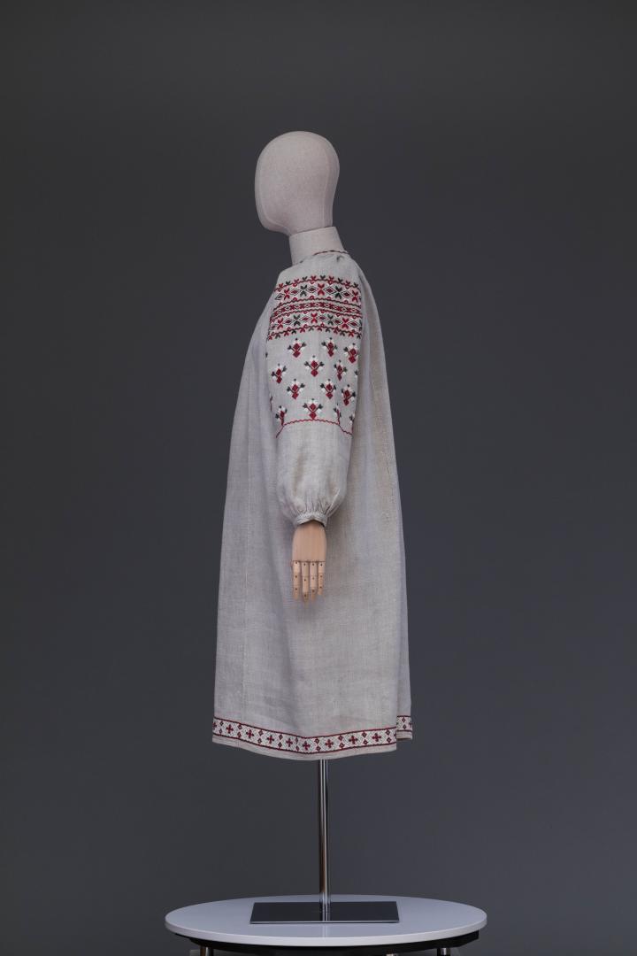 Women's embroidered shirt