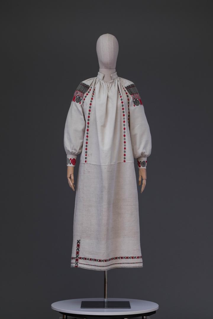 Women's embroidered shirt