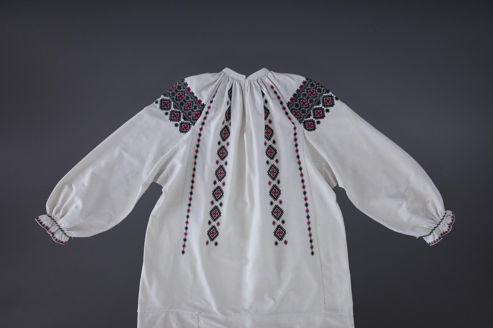 Сорочка жіноча вишита