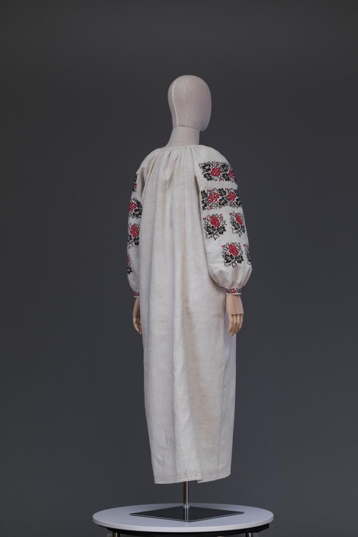 Women's embroidered shirt
