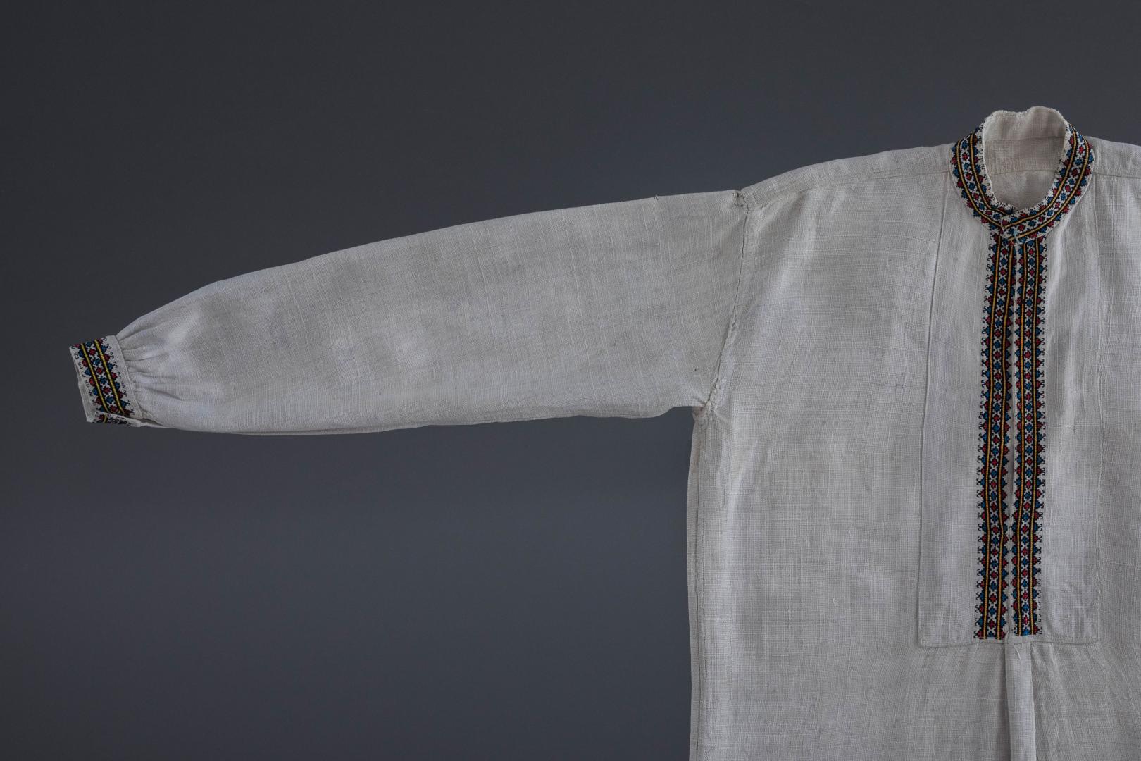 Men's embroidered shirt