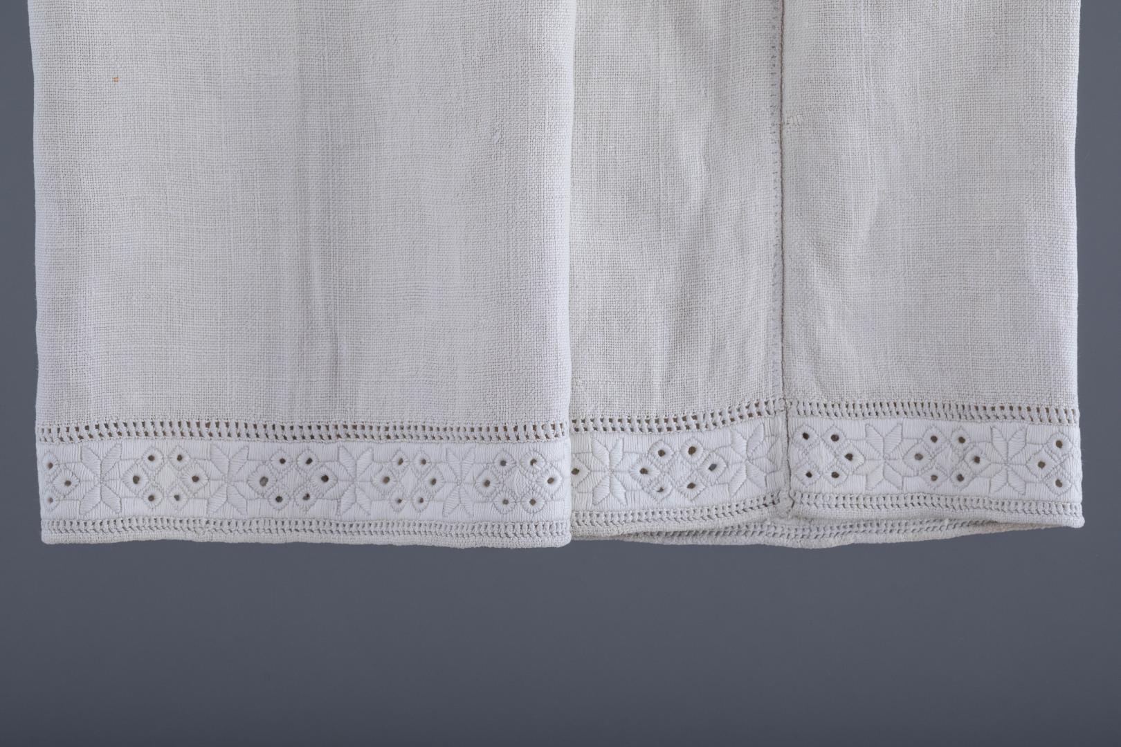 Men's embroidered shirt