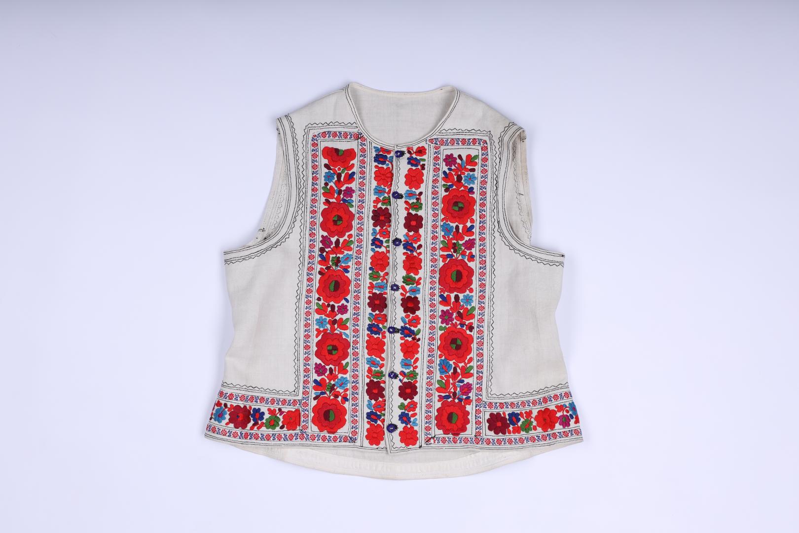 Kabat (jacket) embroidered with flowers