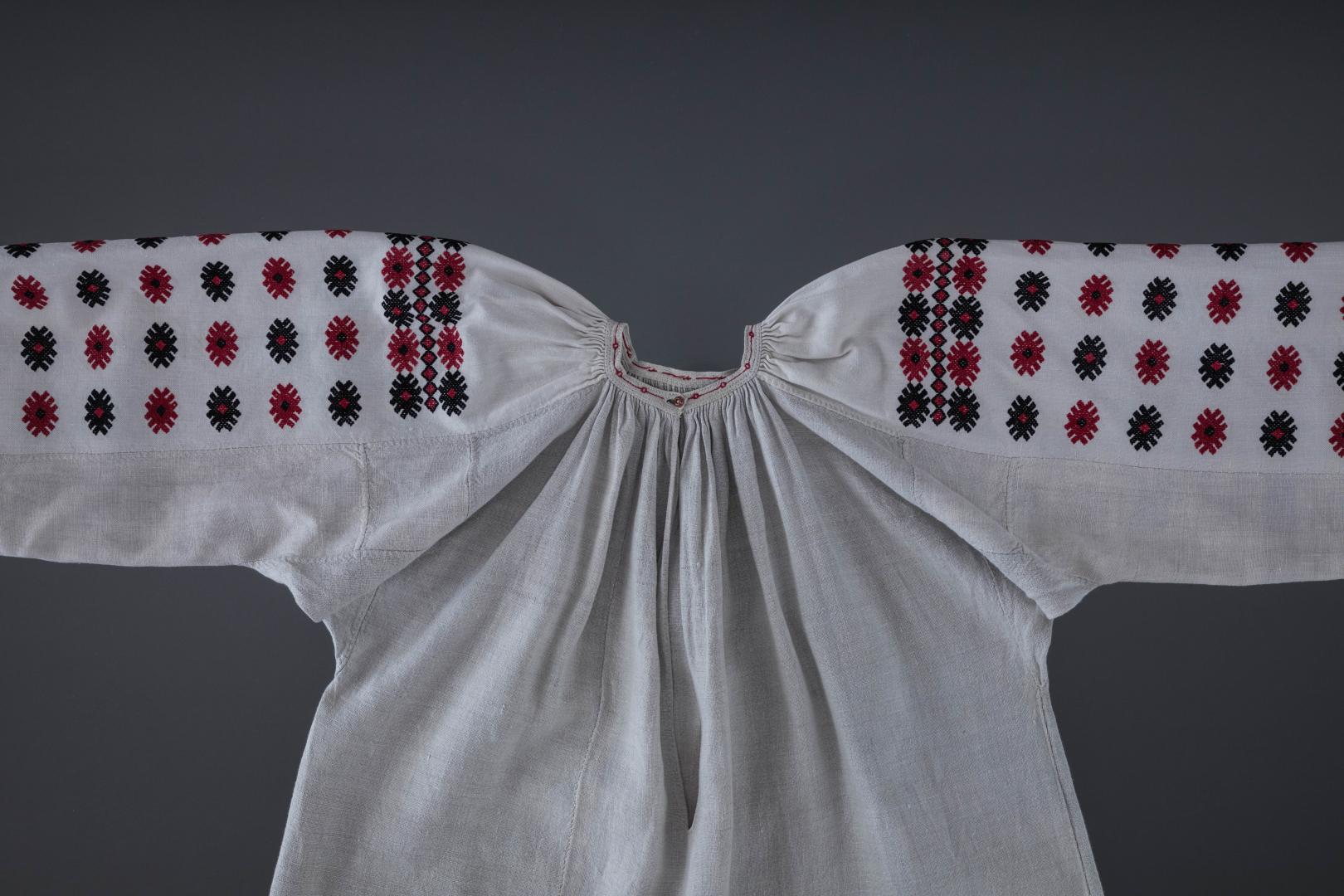 Women's embroidered shirt