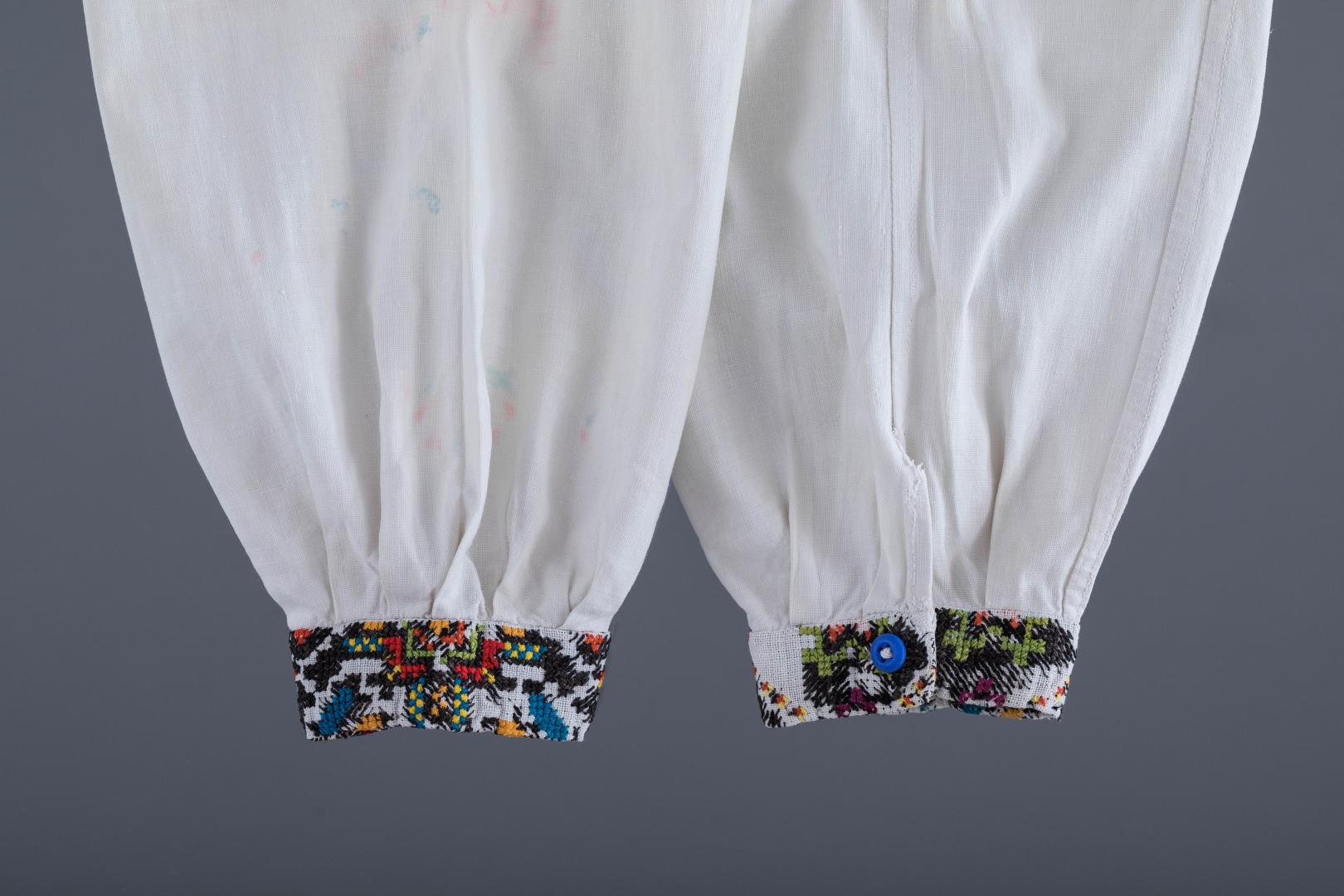 Men's embroidered shirt
