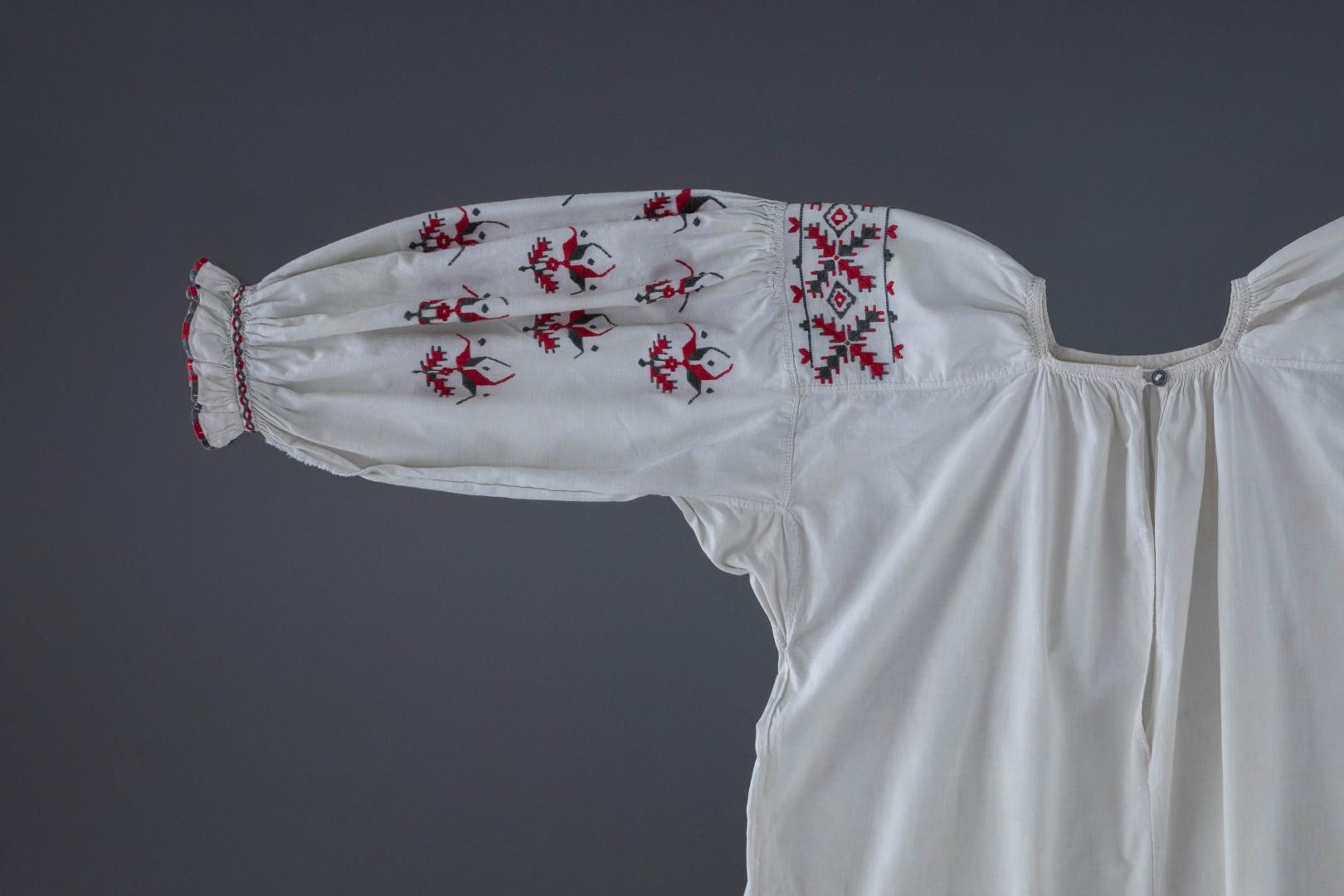 Women's embroidered shirt