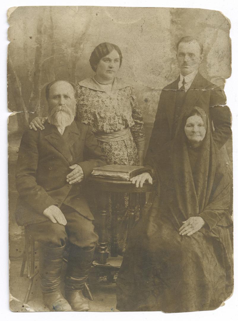 Родинне групове фото 