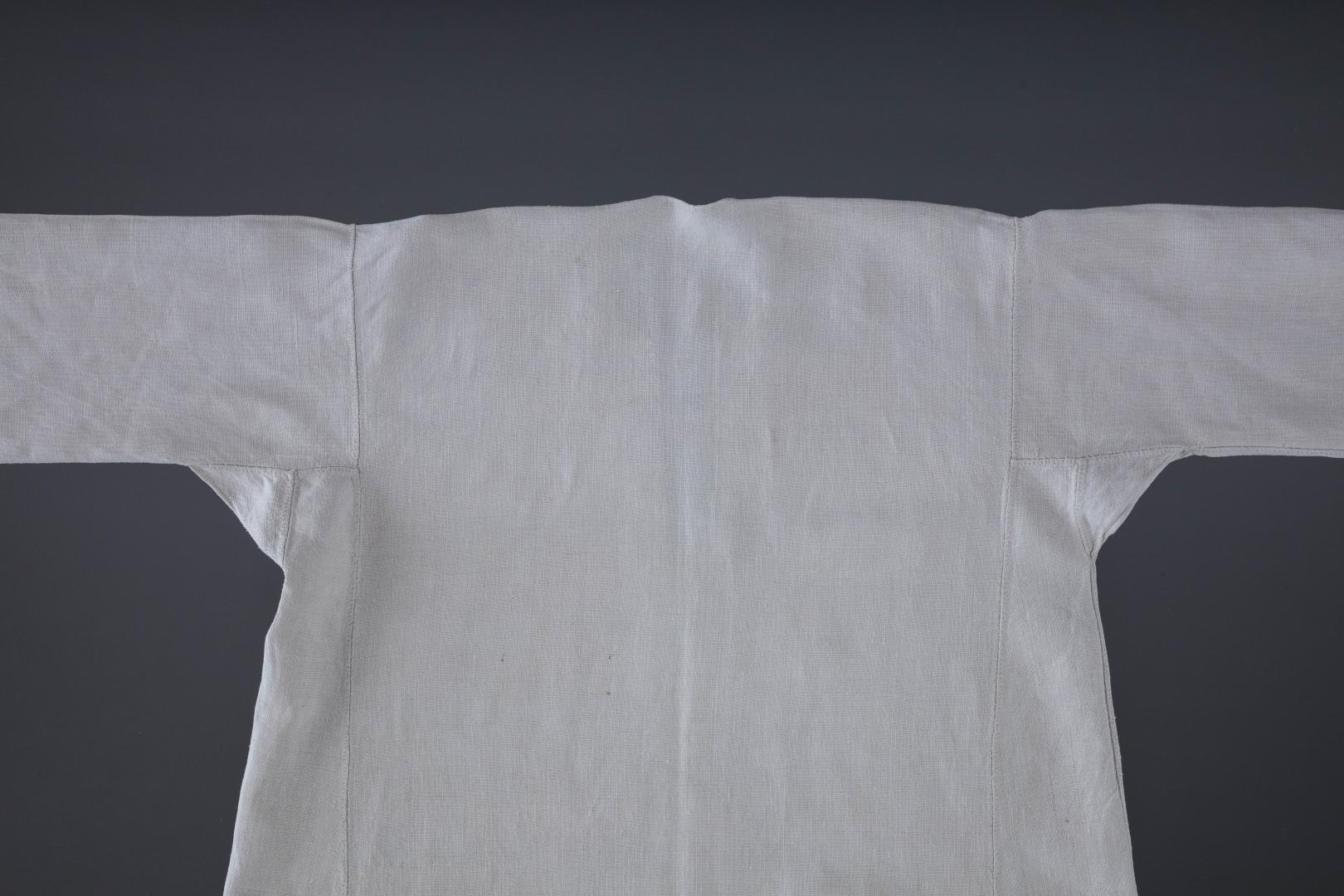 Men's embroidered shirt